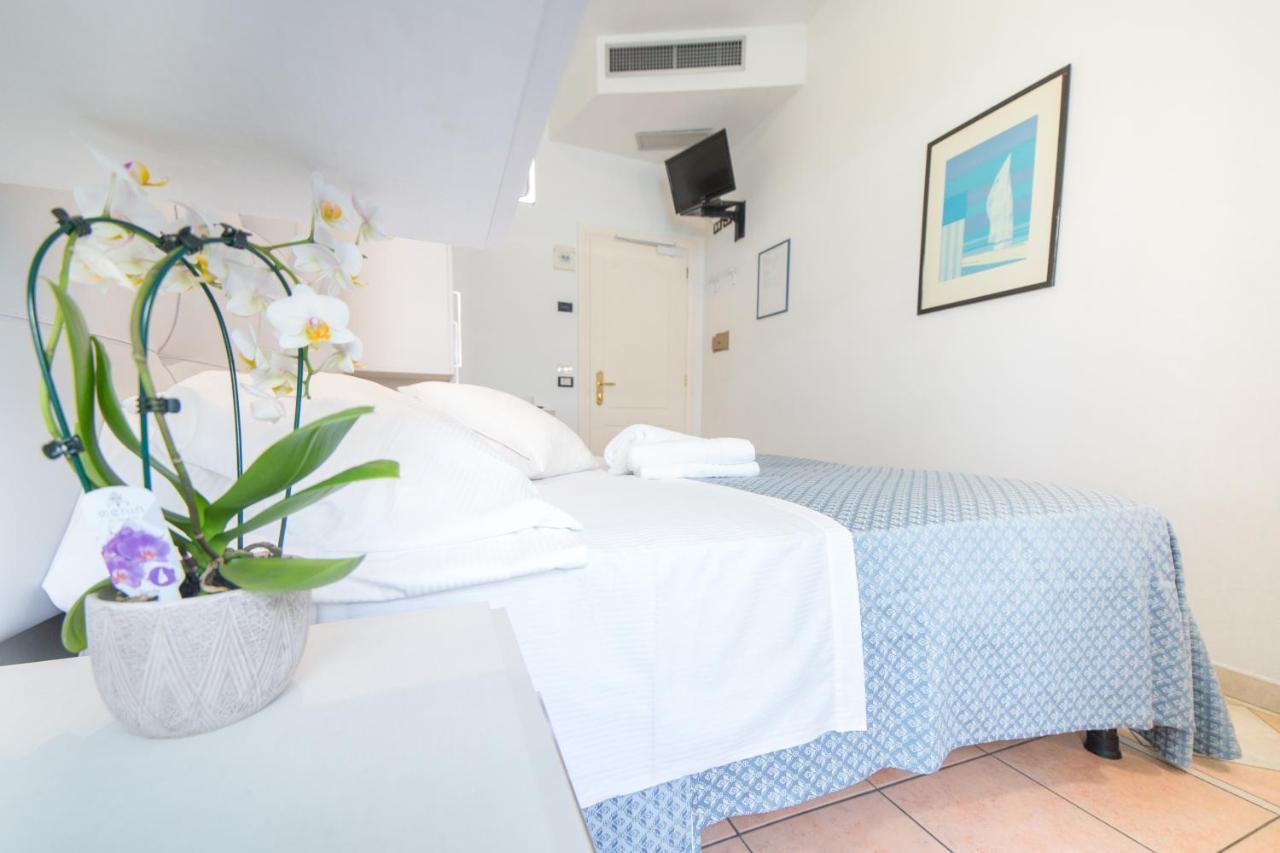 Hotel Elite Cattolica Buitenkant foto