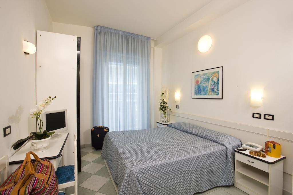 Hotel Elite Cattolica Kamer foto