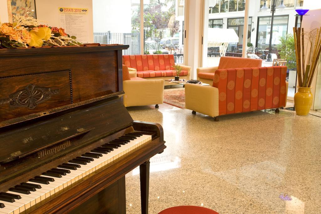 Hotel Elite Cattolica Buitenkant foto