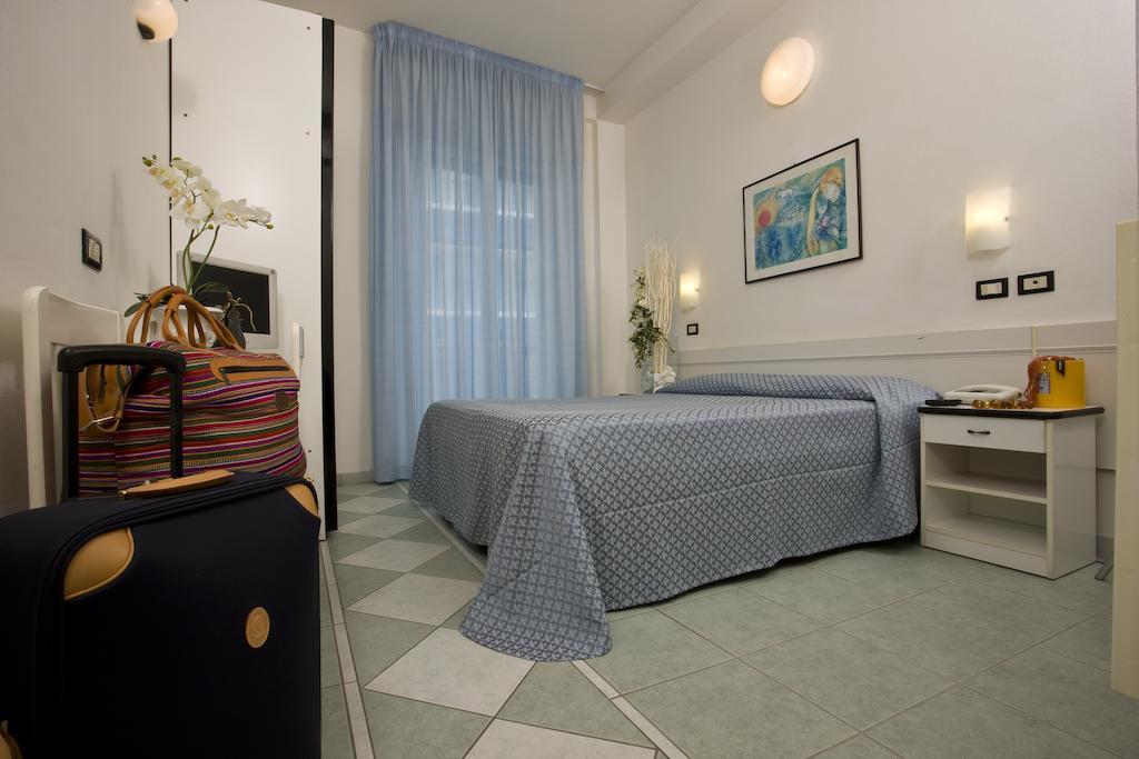 Hotel Elite Cattolica Kamer foto